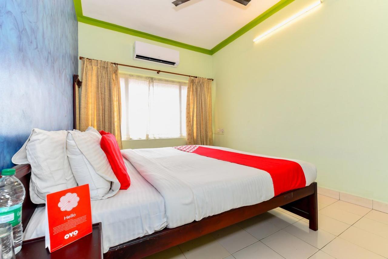 Oyo Flagship 9560 Hotel Bellwether Kochi Kültér fotó