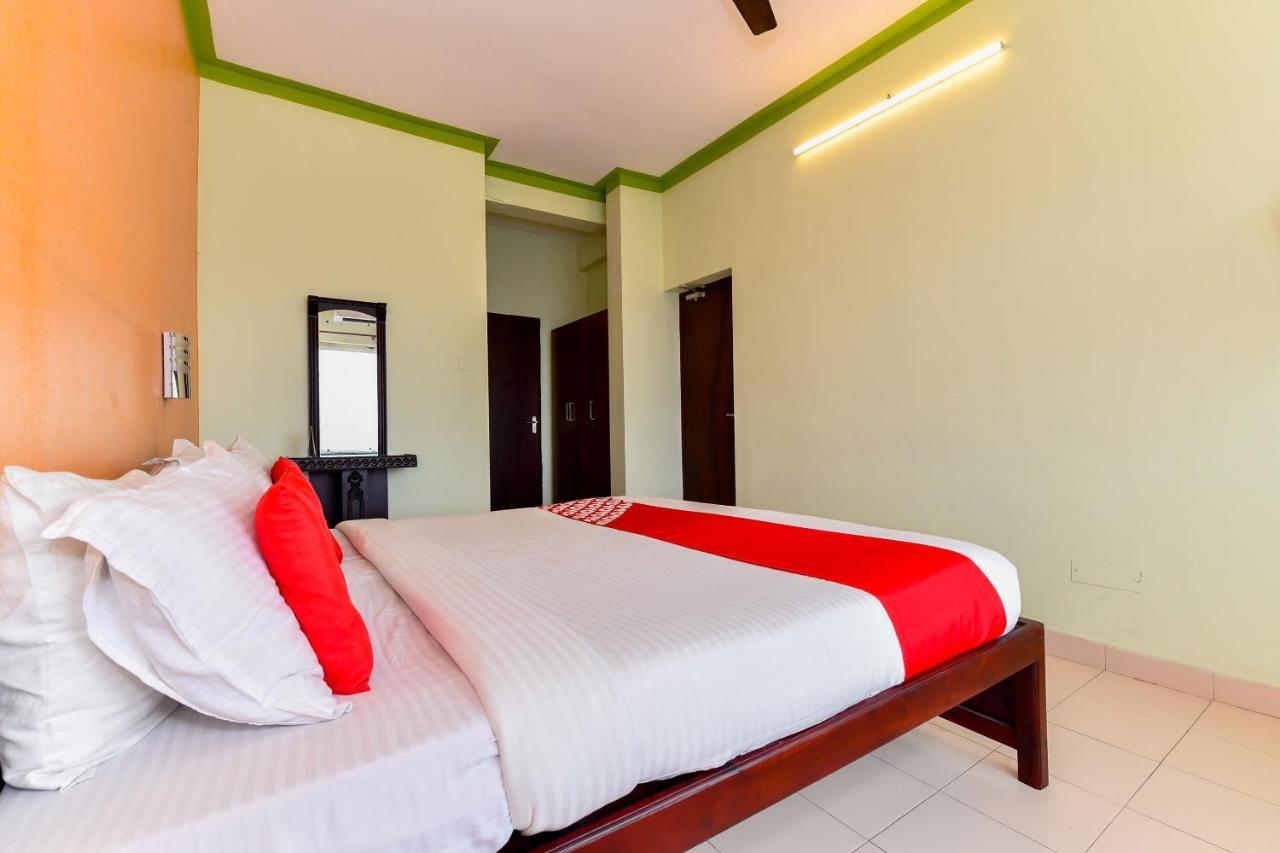 Oyo Flagship 9560 Hotel Bellwether Kochi Kültér fotó