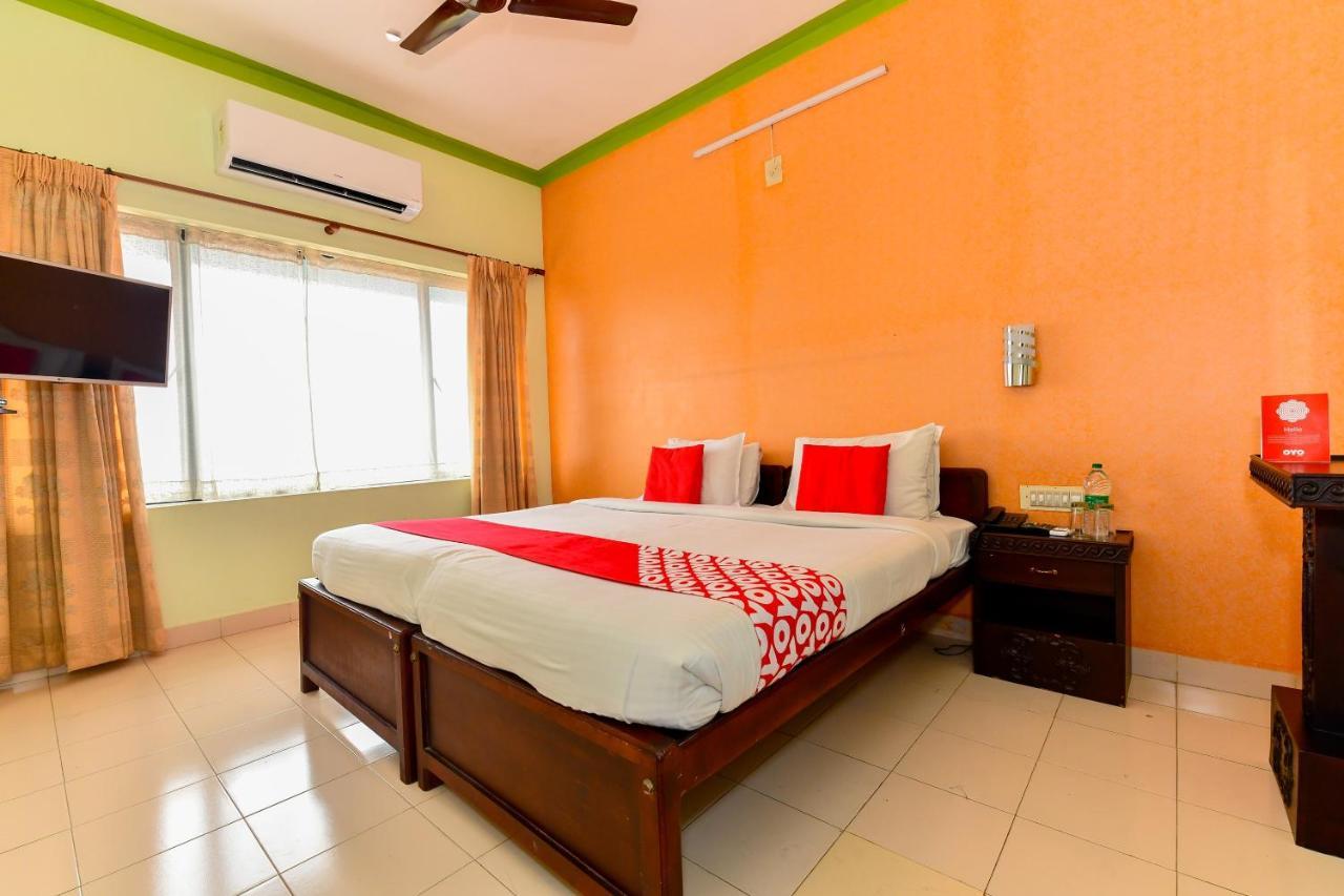Oyo Flagship 9560 Hotel Bellwether Kochi Kültér fotó