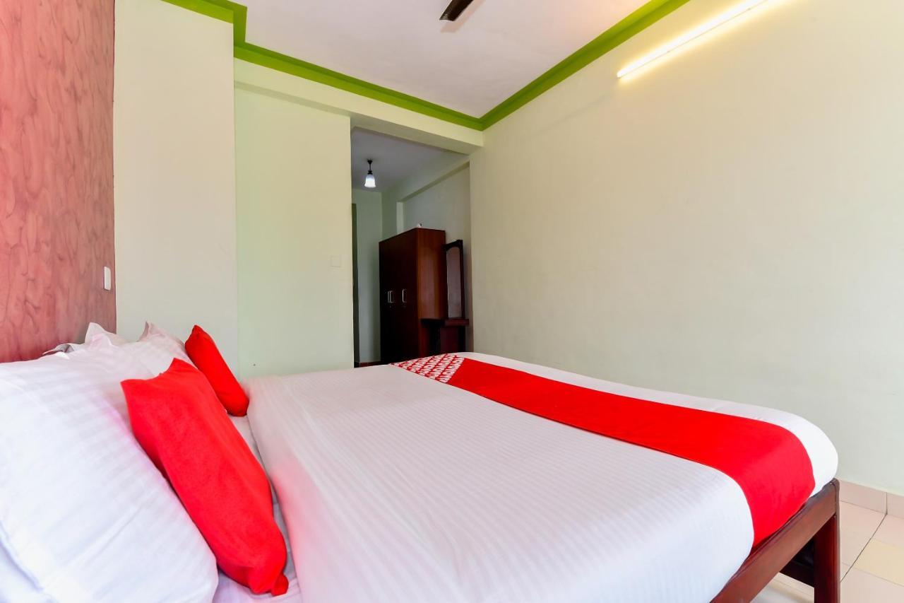 Oyo Flagship 9560 Hotel Bellwether Kochi Kültér fotó