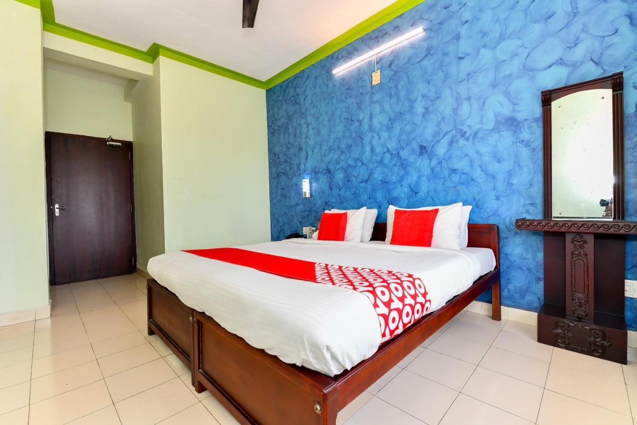 Oyo Flagship 9560 Hotel Bellwether Kochi Kültér fotó