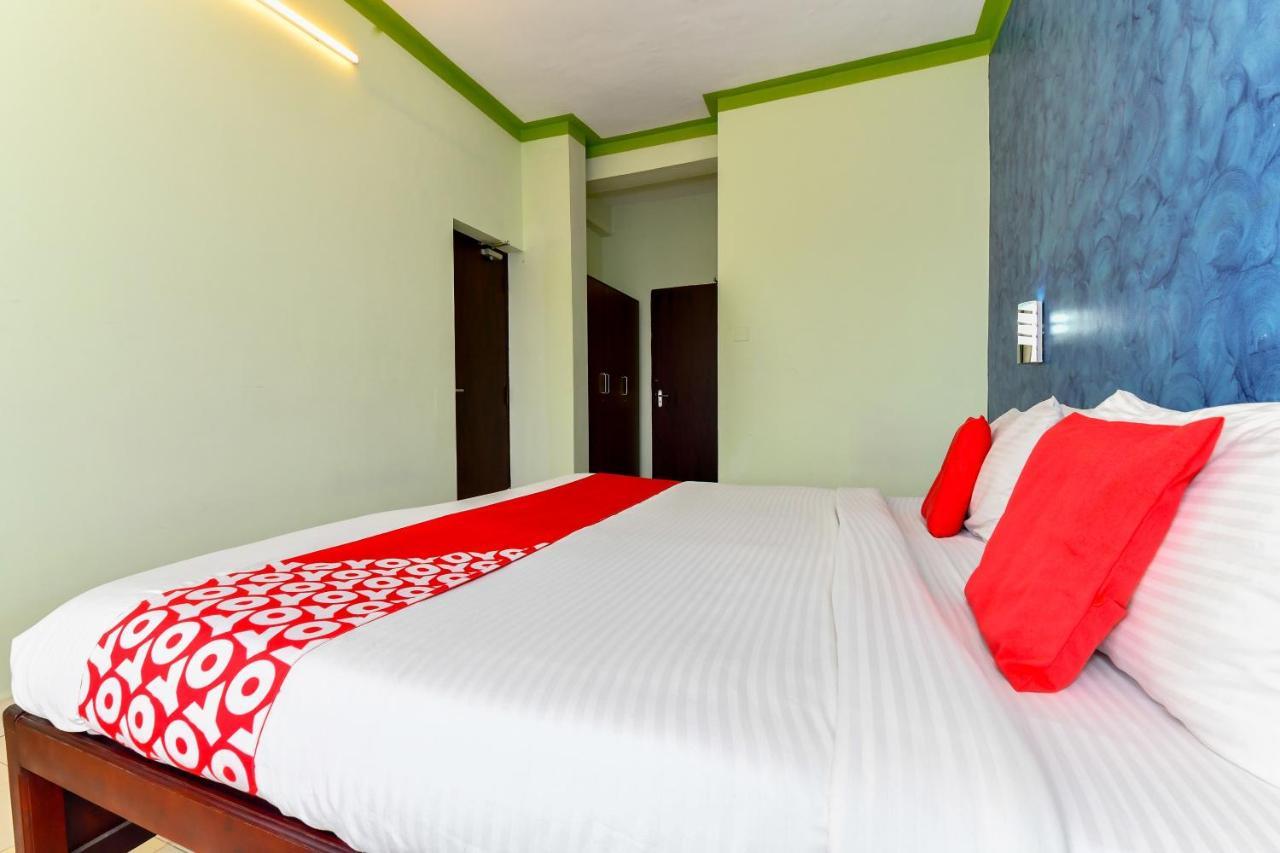 Oyo Flagship 9560 Hotel Bellwether Kochi Kültér fotó